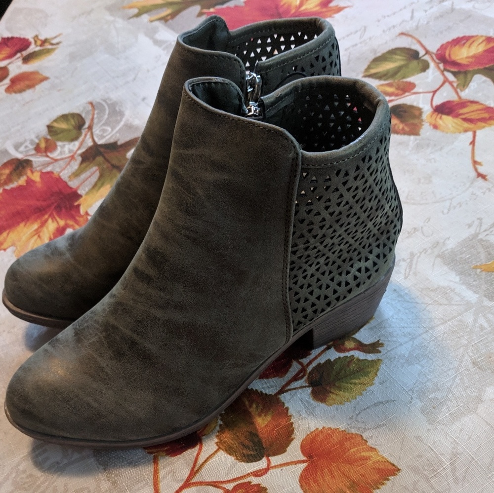 Brand New Sociology Shoes Bundle & Save